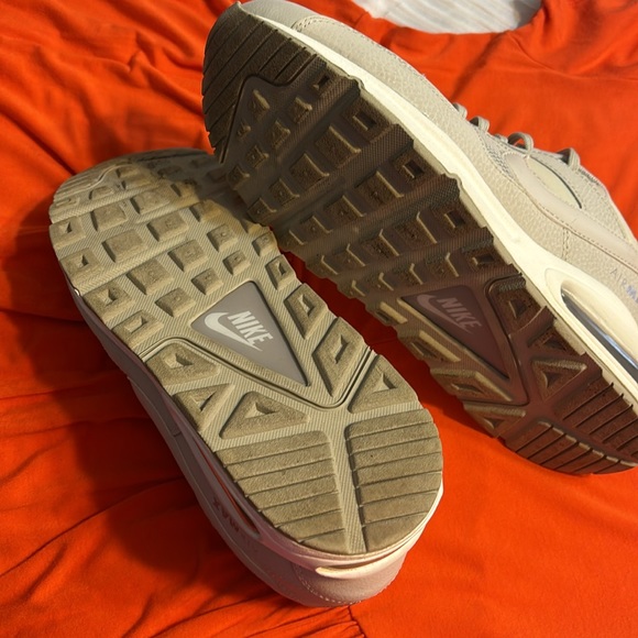 Nike - Picture 5 of 5